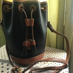 *Sold* Vintage Dooney & Bourke shoulder/crossbody
